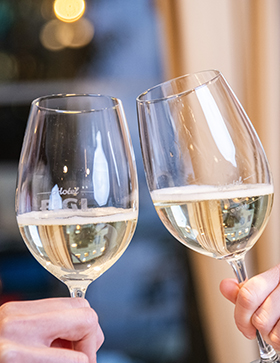 due bicchieri di prosecco