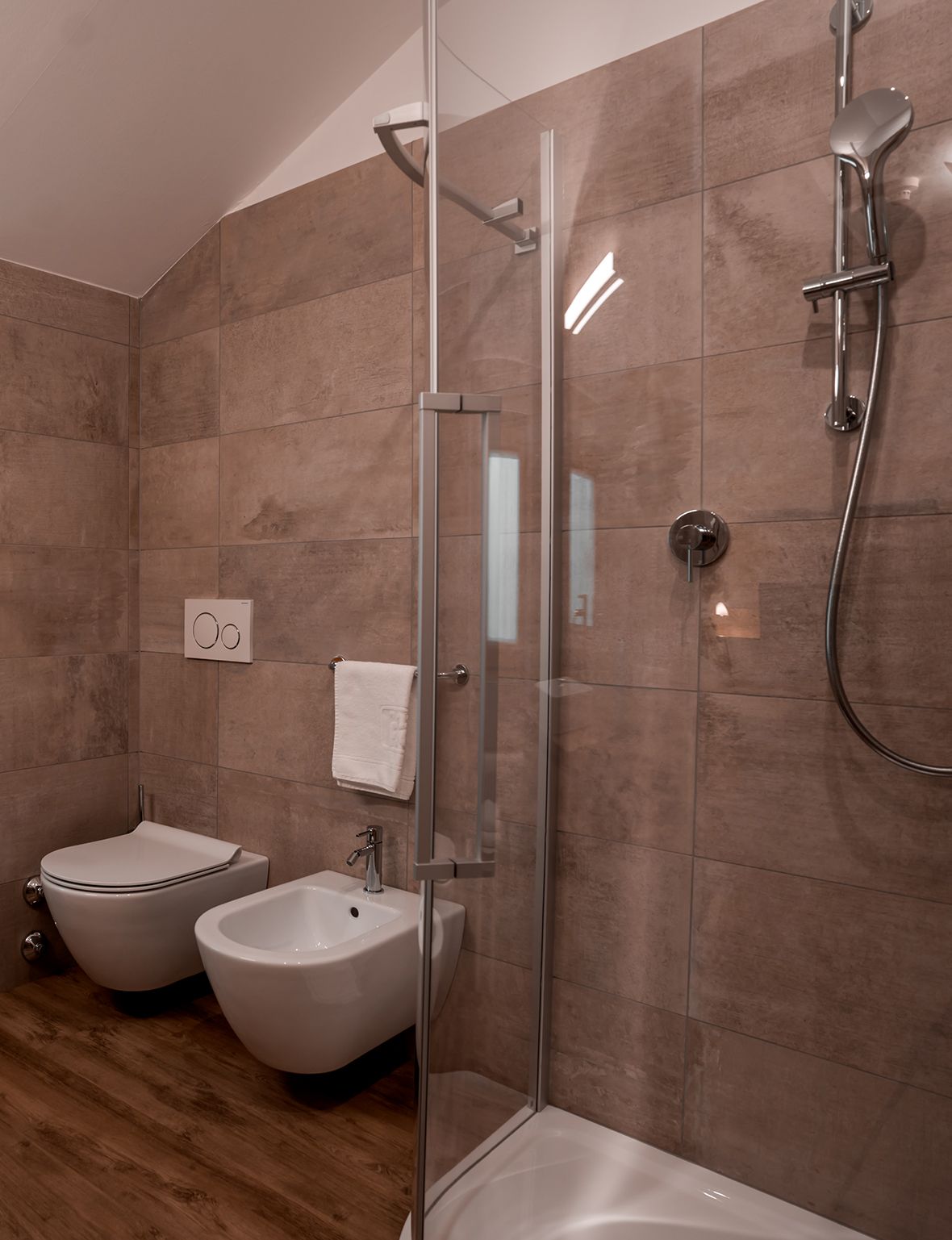 Badezimmer mit Dusche